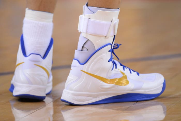 Golden State Warriors point guard Stephen Curry left Nike for Under Armour in 2013 after a failed meeting. Nico Harrison debunked the legendary story on the Point Forward podcast.